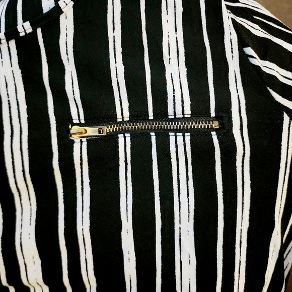 The Workshop Black White Stripe Zipper Pocket Short Sleeve Top Women's Medium M - Picture 3 of 8